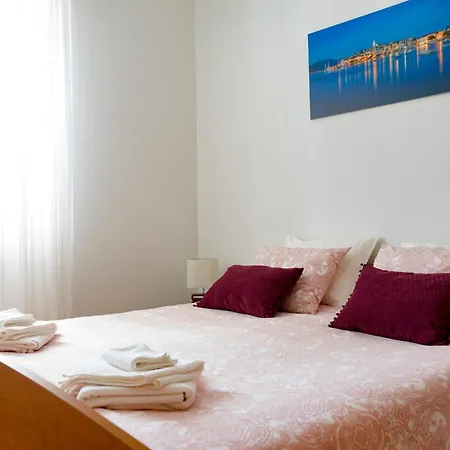 By The Sea - 23528 Korčula